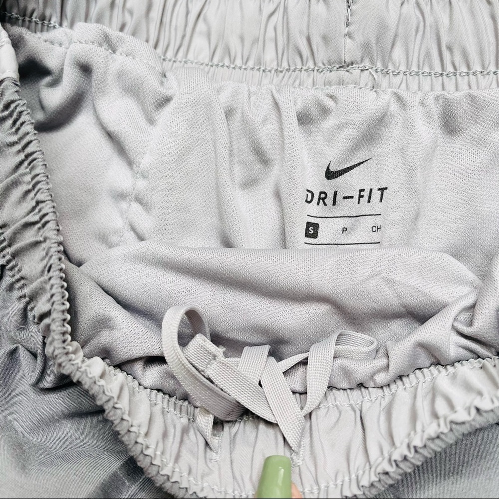 Nike | Women’s Runnings Shorts - Picture 4 of 4